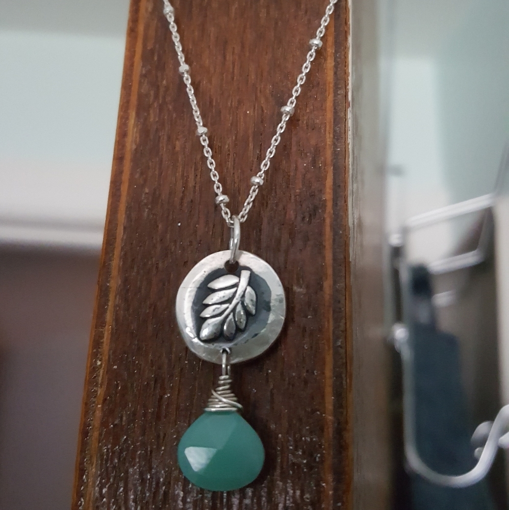 Sterling Silver 18" chain & pendant w/ green gem